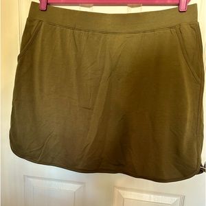 Skort, olive green. Heavy material. Very comfortable. Size XL.